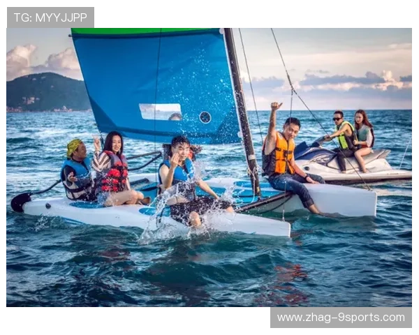 冲浪爱好者用无人机拍出“海上天使”画面