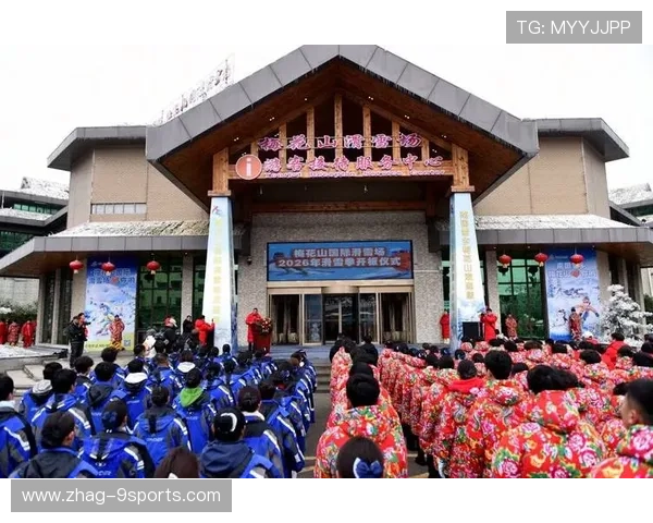 2026年滑雪场开放季提前，吸引冬季旅游热潮，滑雪场几月份开始营业